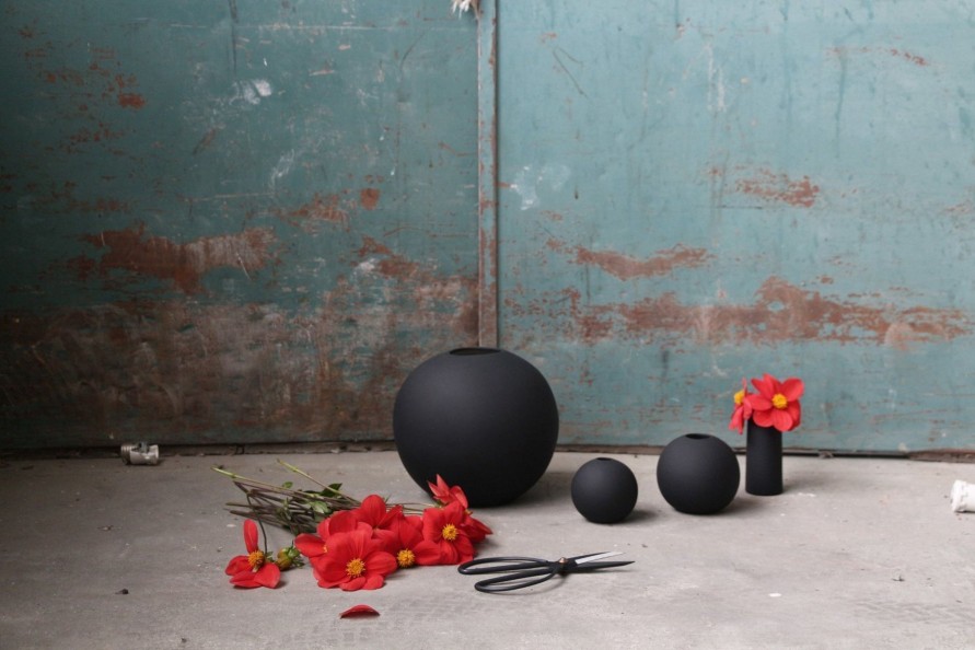 Koti Cooee Design | Ball Vase 10Cm, Black